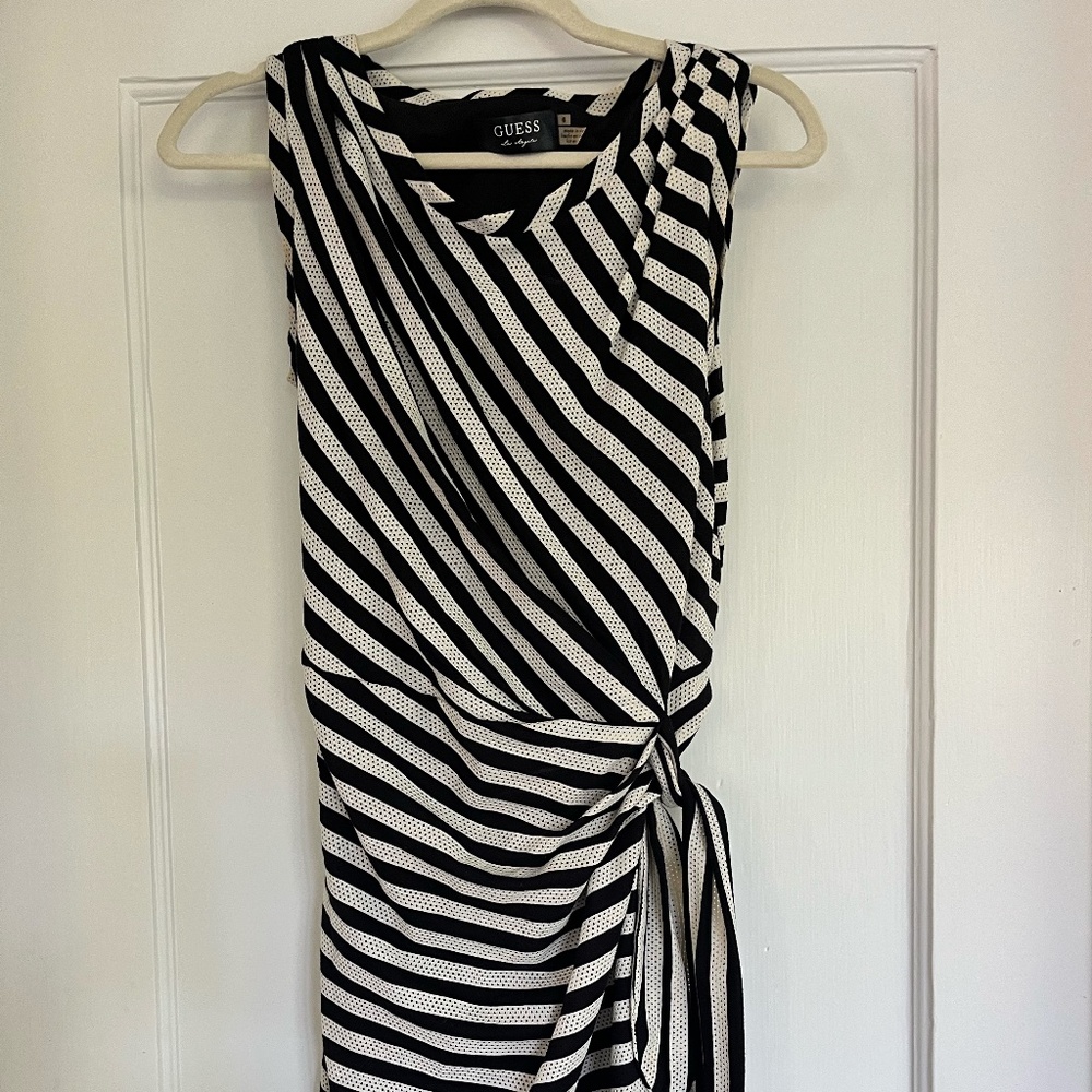 Guess, Size 6, Black/White